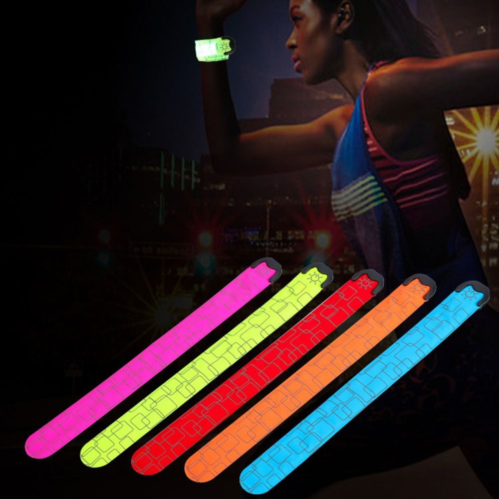 バッテリー式ナイトランニングアームバンド USB充電式 高視 - Running Gear Night のレビューと価格